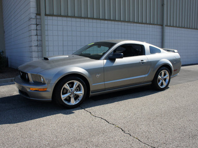 ford mustang 2009 grey coupe gasoline 8 cylinders rear wheel drive 5 speed manual 47130