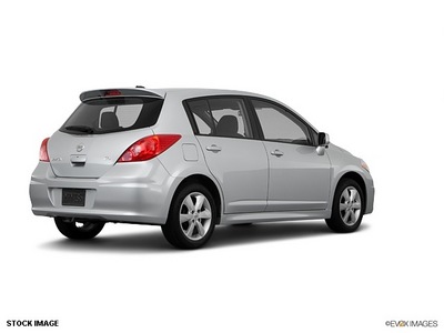 nissan versa 2011 silver hatchback gasoline 4 cylinders front wheel drive not specified 98371