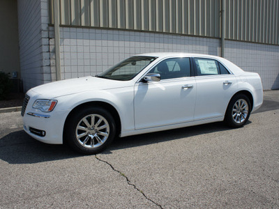 chrysler 300 2011 bright white sedan limited gasoline 6 cylinders rear wheel drive 5 speed automatic 47130