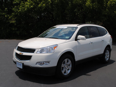 chevrolet traverse 2010 white suv lt gasoline 6 cylinders all whee drive automatic 27330