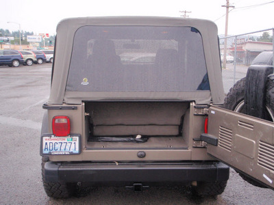 jeep wrangler 2006 beige suv rubicon gasoline 6 cylinders 4 wheel drive 3 speed 98632