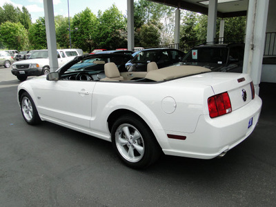 ford mustang 2008 white gt gasoline 8 cylinders rear wheel drive 5 speed manual 98032