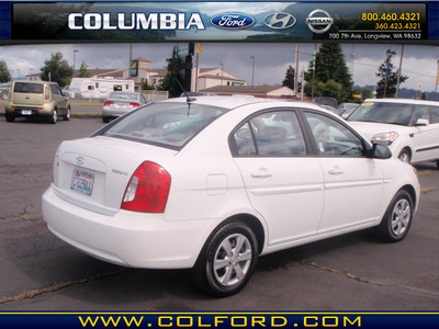 hyundai accent 2009 white sedan gls gasoline 4 cylinders front wheel drive automatic 98632