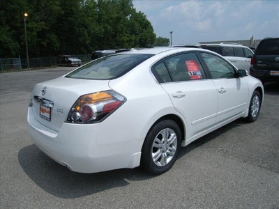 nissan altima 2012 white sedan gasoline 4 cylinders front wheel drive not specified 46219