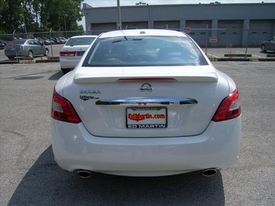 nissan maxima 2011 white sedan gasoline 6 cylinders front wheel drive not specified 46219