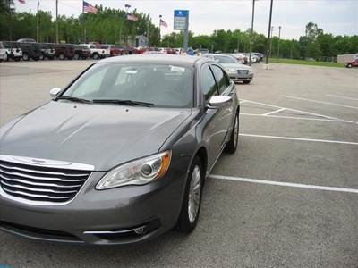 chrysler 200 2011 sedan gasoline 4 cylinders front wheel drive not specified 46036