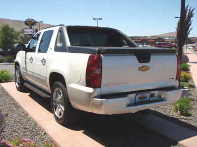 chevrolet avalanche 2010 pearl white suv ltz flex fuel 8 cylinders 4 wheel drive automatic with overdrive 99352
