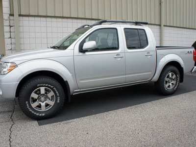 nissan frontier 2011 silver s gasoline 6 cylinders 4 wheel drive 5 speed automatic 47130