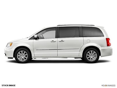 chrysler town and country 2011 pw1 stone white cle van flex fuel 6 cylinders front wheel drive automatic 33021