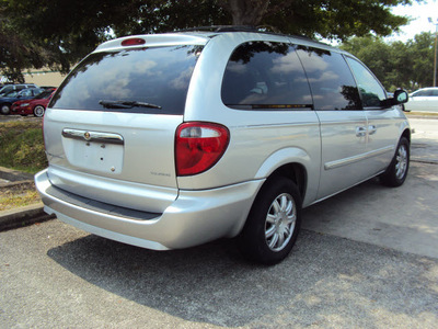 chrysler town country 2007 slvr van touring ed gasoline 6 cylinders front wheel drive automatic 32901