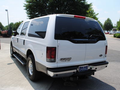 ford excursion 2005 white suv xlt gasoline 8 cylinders rear wheel drive automatic 27616