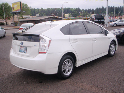 toyota prius 2010 white hatchback hybrid 4 cylinders front wheel drive automatic 98632