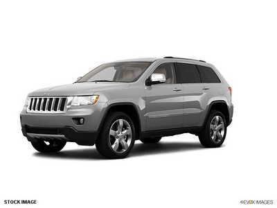 jeep grand cherokee 2011 ps2 bright silver m suv gasoline 8 cylinders 2 wheel drive automatic 33021