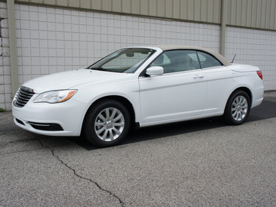 chrysler 200 2011 white touring flex fuel 6 cylinders front wheel drive automatic 47130