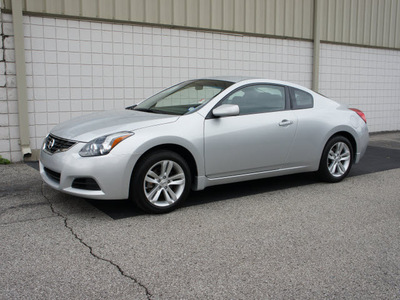nissan altima 2010 silver coupe gasoline 4 cylinders front wheel drive automatic 47130