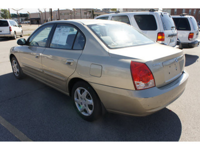 hyundai elantra 2005 gold sedan gasoline 4 cylinders front wheel drive not specified 47130