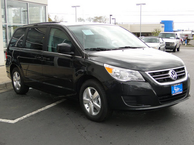 volkswagen routan 2011 gray van se with rse gasoline 6 cylinders front wheel drive automatic 98226
