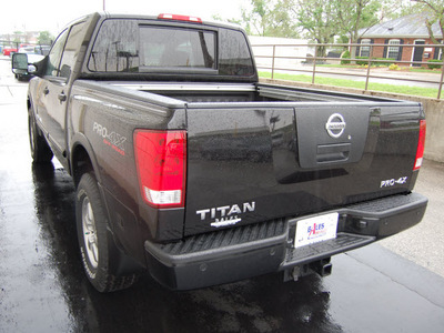 nissan titan 2011 black pro 4x gasoline 8 cylinders 4 wheel drive 5 speed automatic 47130