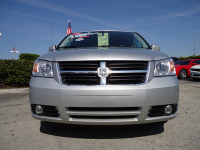 dodge grand caravan 2010 silver van sxt gasoline 6 cylinders front wheel drive automatic 33177