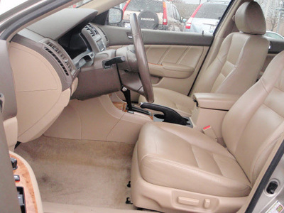 honda accord 2005 beige sedan hybrid hybrid 6 cylinders front wheel drive automatic 98632