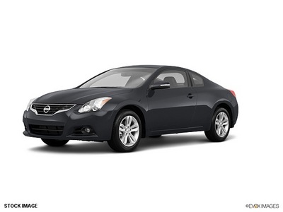 nissan altima 2011 dk  gray coupe gasoline 4 cylinders front wheel drive not specified 98371