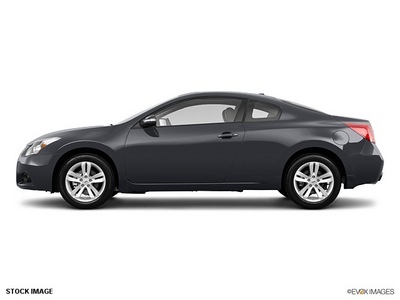 nissan altima 2011 dk  gray coupe gasoline 4 cylinders front wheel drive not specified 98371