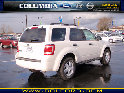 ford escape 2010 white suv xlt gasoline 4 cylinders all whee drive automatic 98632