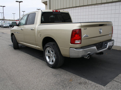 ram ram pickup 1500 2011 gold gasoline 8 cylinders 4 wheel drive 5 speed automatic 47130