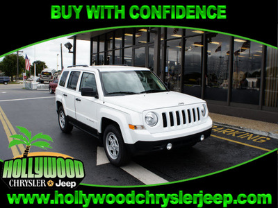 jeep patriot 2011 pw7 bright white cl suv gasoline 4 cylinders 2 wheel drive automatic 33021