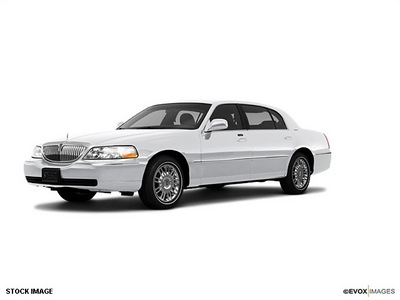 lincoln town car 2010 sedan signature limited flex fuel 8 cylinders rear wheel drive not specified 98632