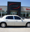 lincoln town car 2004 gray sedan ultimate gasoline 8 cylinders rear wheel drive automatic 76210