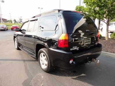 gmc envoy xl 2005 black suv denali gasoline 8 cylinders 4 wheel drive automatic 45036