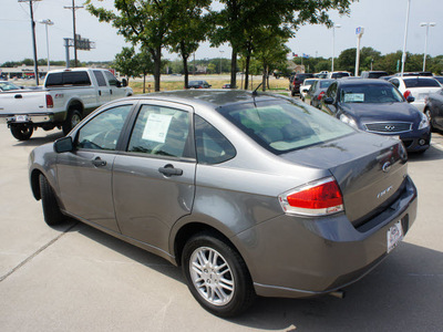 ford focus 2011 gray sedan se gasoline 4 cylinders front wheel drive automatic 76205
