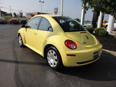 volkswagen new beetle 2010 yellow hatchback gasoline 5 cylinders front wheel drive automatic 45036
