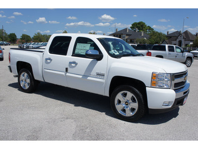 chevrolet silverado 1500 2011 white z71 flex fuel 8 cylinders 2 wheel drive 6 spd auto whls,4 18in x 77090