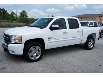 chevrolet silverado 1500 2011 white lt flex fuel 8 cylinders 2 wheel drive 6 spd auto 77090