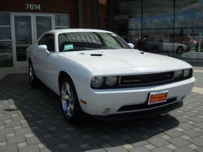 dodge challenger 2011 white coupe rt gasoline 8 cylinders rear wheel drive automatic 99212