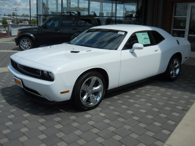 dodge challenger 2011 white coupe rt gasoline 8 cylinders rear wheel drive automatic 99212