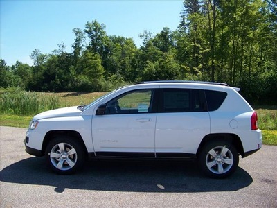 jeep compass 2011 white suv gasoline 4 cylinders 4 wheel drive not specified 44024