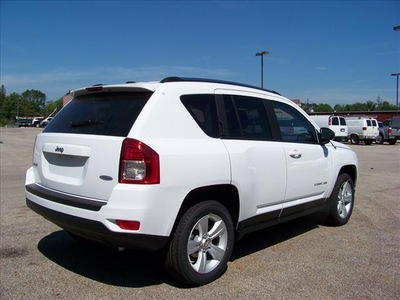 jeep compass 2011 white suv gasoline 4 cylinders 4 wheel drive not specified 44024