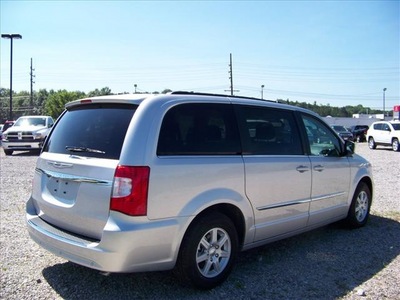 chrysler town and country 2011 silver van touring flex fuel 6 cylinders front wheel drive not specified 44024