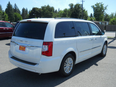 chrysler town and country 2011 white van touring l flex fuel 6 cylinders front wheel drive 6 speed automatic 99212