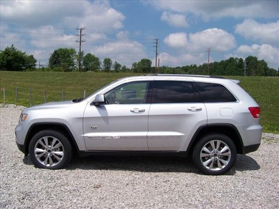 jeep grand cherokee 2011 silver suv gasoline 6 cylinders 4 wheel drive not specified 44024