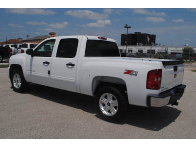 chevrolet silverado 1500 2011 white lt flex fuel 8 cylinders 4 wheel drive 6 spd auto 77090