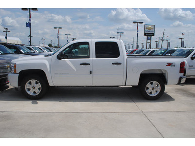 chevrolet silverado 1500 2011 white lt flex fuel 8 cylinders 4 wheel drive 6 spd auto 77090