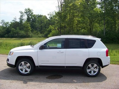 jeep compass 2011 white suv gasoline 4 cylinders 2 wheel drive not specified 44024