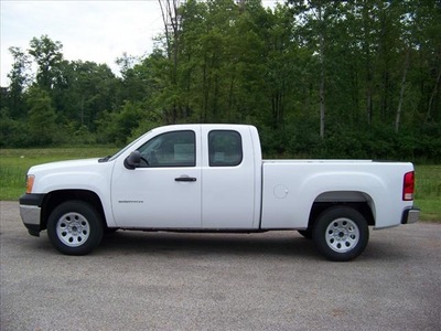 gmc sierra 1500 2011 white pickup truck work truck gasoline 6 cylinders 2 wheel drive not specified 44024