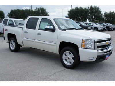 chevrolet silverado 1500 2011 white lt flex fuel 8 cylinders 4 wheel drive 6 spd auto 77090