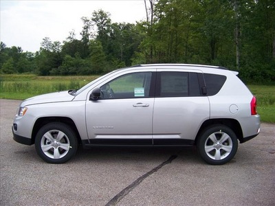 jeep compass 2011 silver suv gasoline 4 cylinders 2 wheel drive not specified 44024