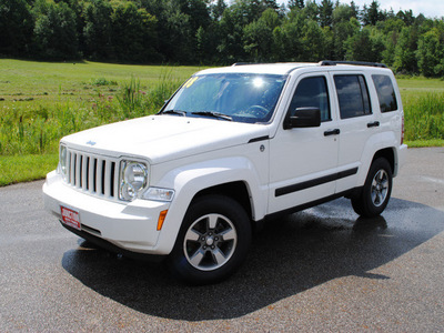 jeep liberty 2008 white suv sport gasoline 6 cylinders 4 wheel drive automatic 44024